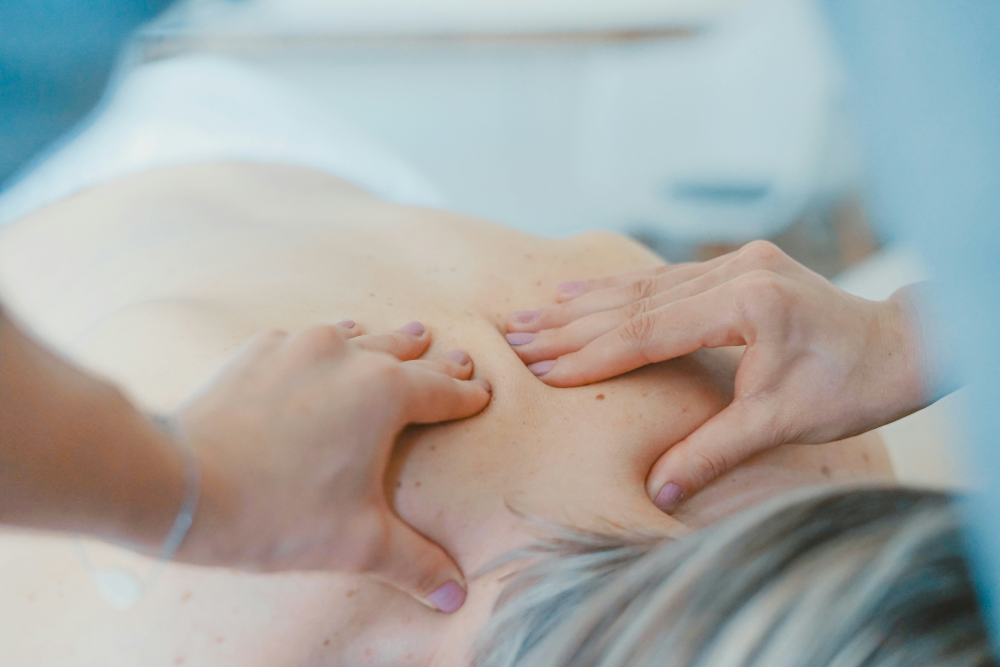 Triggerpunkttherapie Druckmassage Triggerpunkttherapie Physiotherapie Druckmassage Schultern